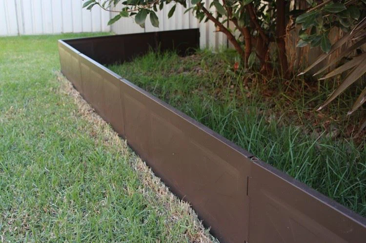 Колко дълбоко трябва да бъде заровена стоманена ландшафтна граница?